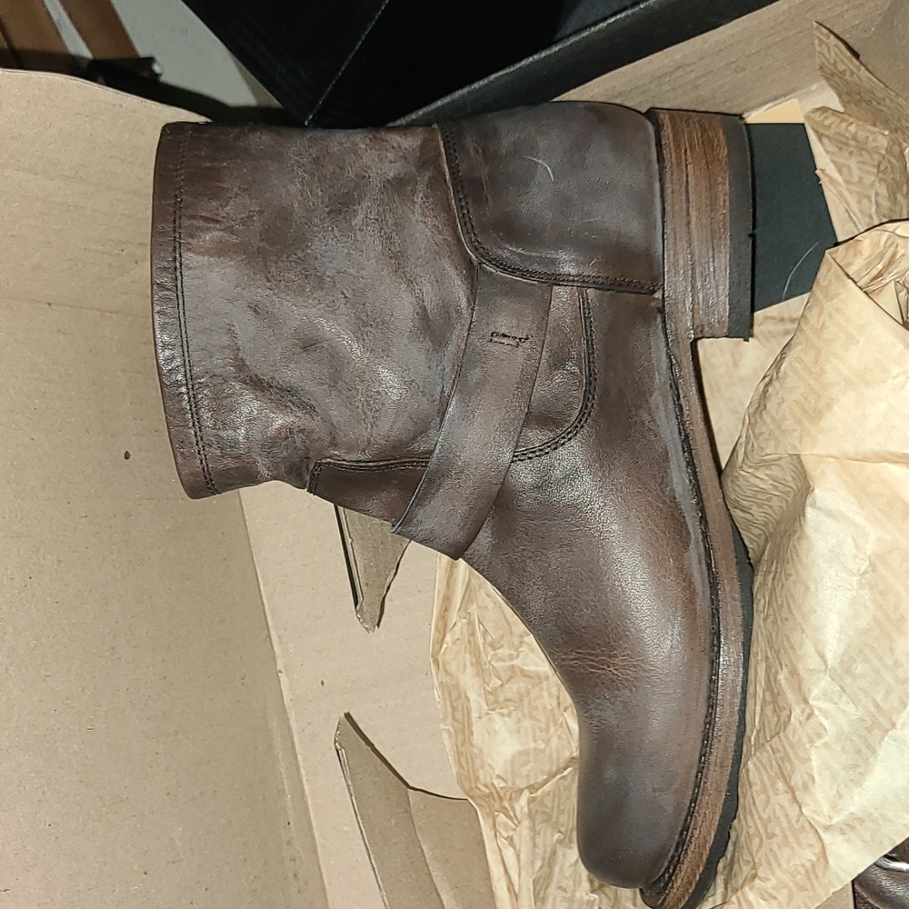 Size 8 women's Frye booties